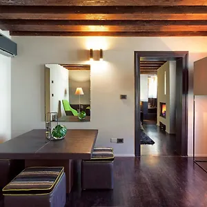 https://charming-house-i-qs.hotelslidodijesolo.com