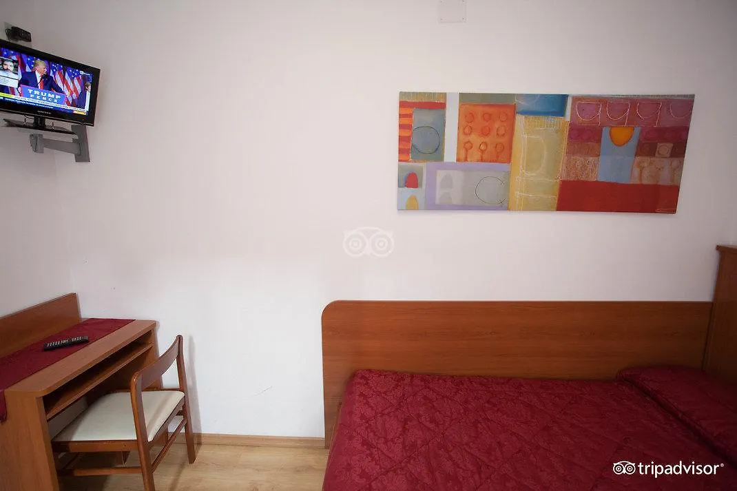 Hotel Caprera Venedik 2*,  İtalya