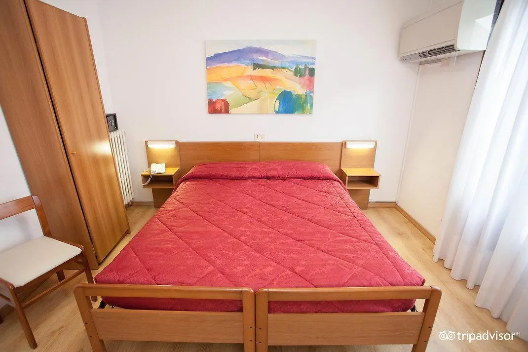 **  Hotel Caprera Venedik İtalya