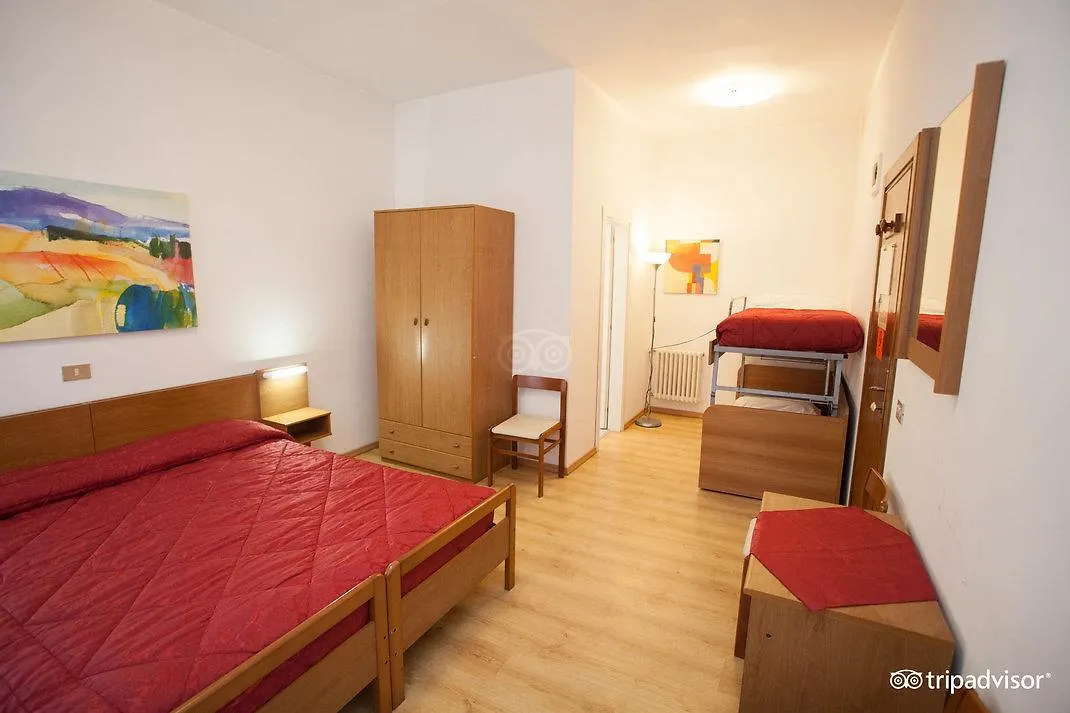 ונציה Hotel Caprera 2*,