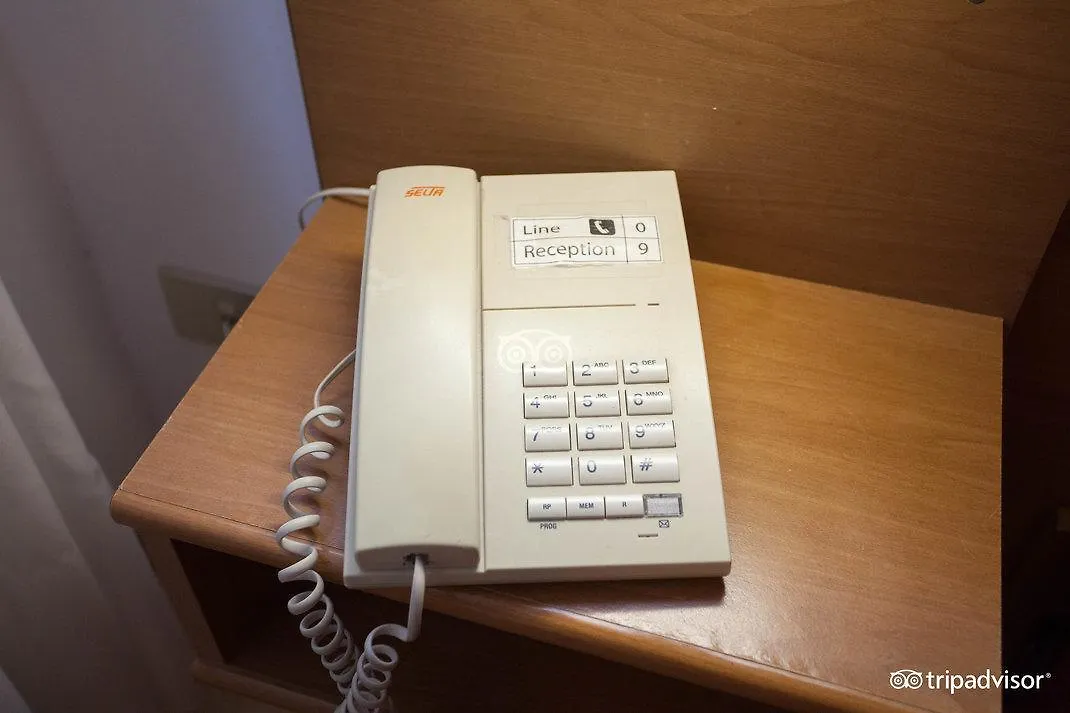 ונציה Hotel Caprera 2*,
