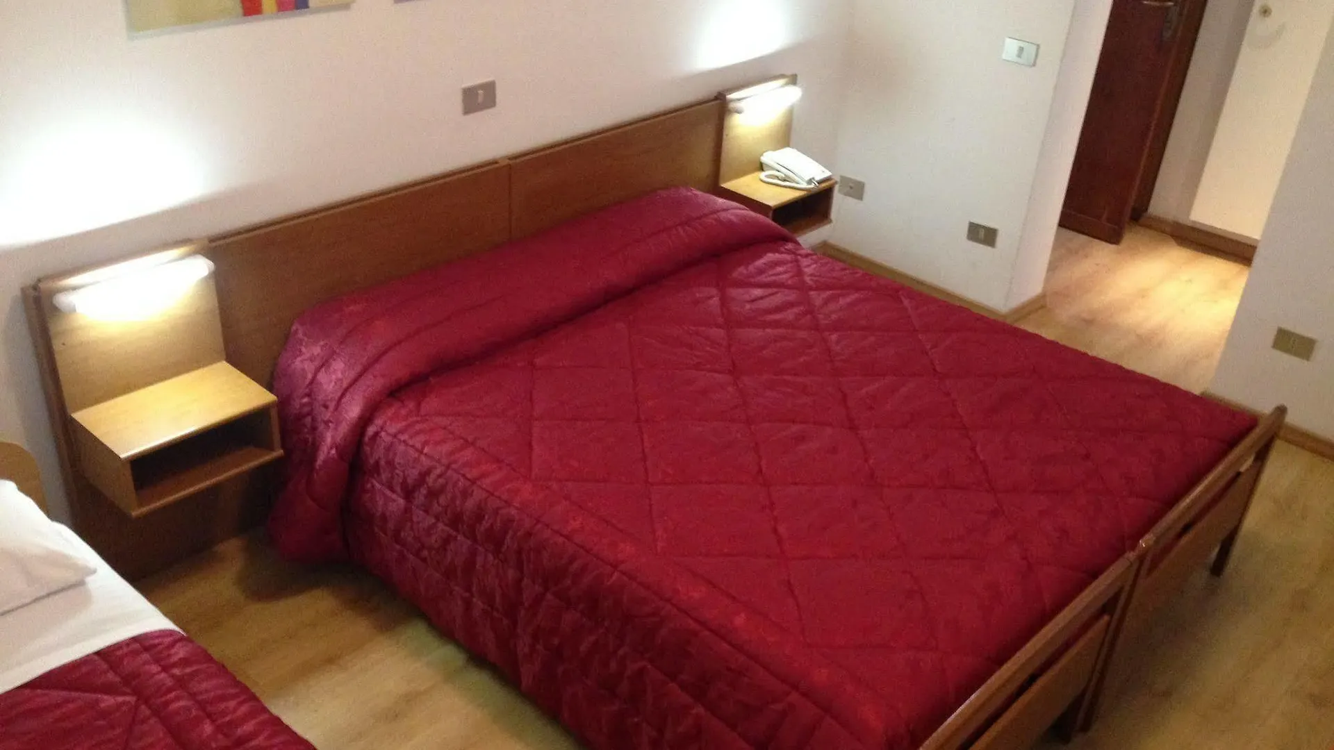 ונציה Hotel Caprera 2*,